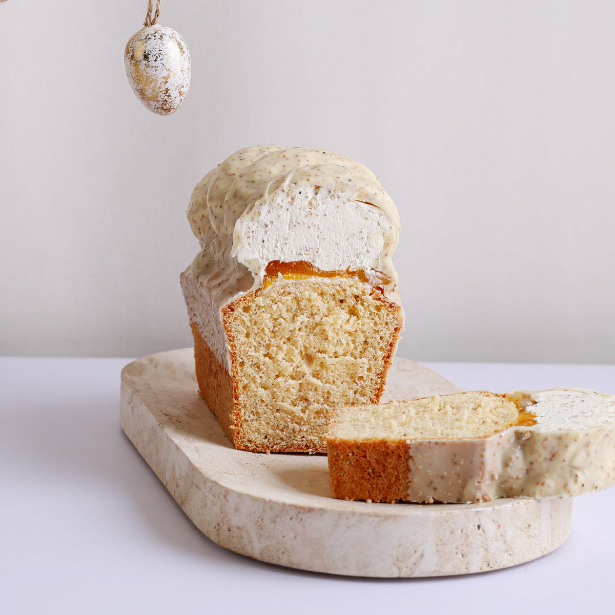 Babka z białym makiem i mango